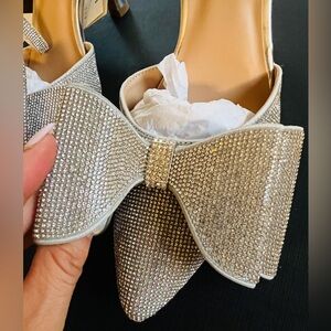 👰🏻‍♀️🎩A NEW DAY JULIA JEWELED EMBELLESHED BOW KITTEN HEELS🎩👰🏻‍♀️